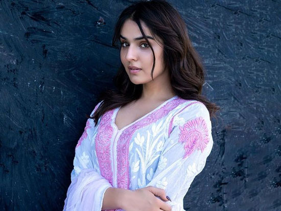 Sizzling Looks Of Sidhika Sharma